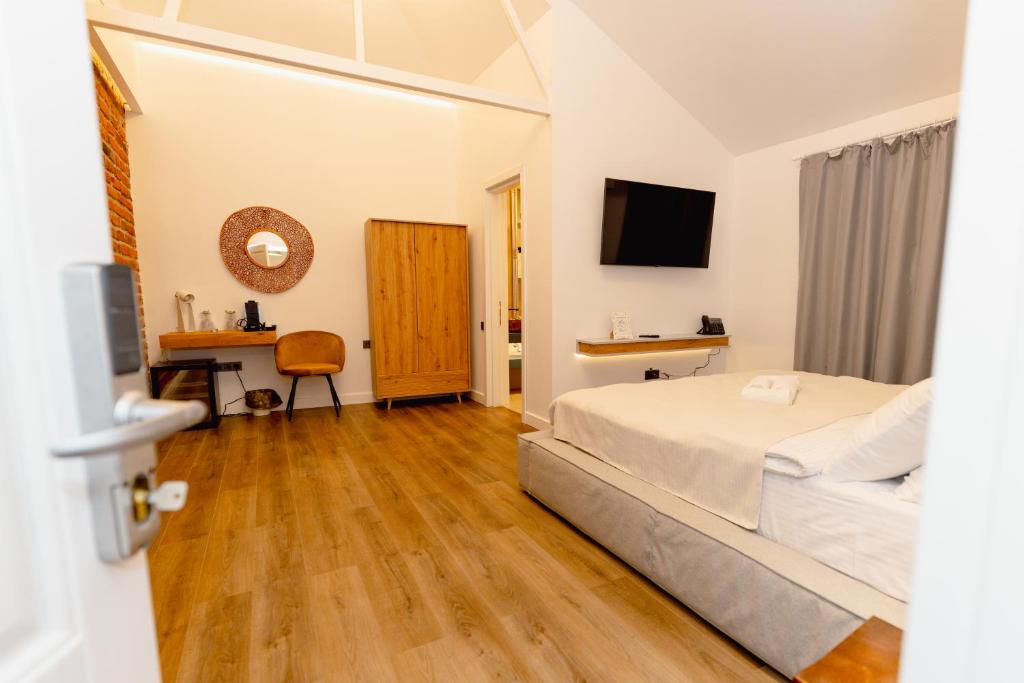 Hotel 5 HILLS DRAGASANI