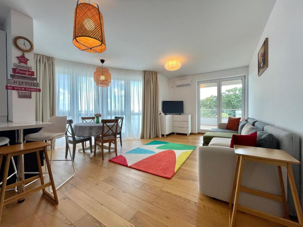 Apartment No 207 Lebada Lake Residence
