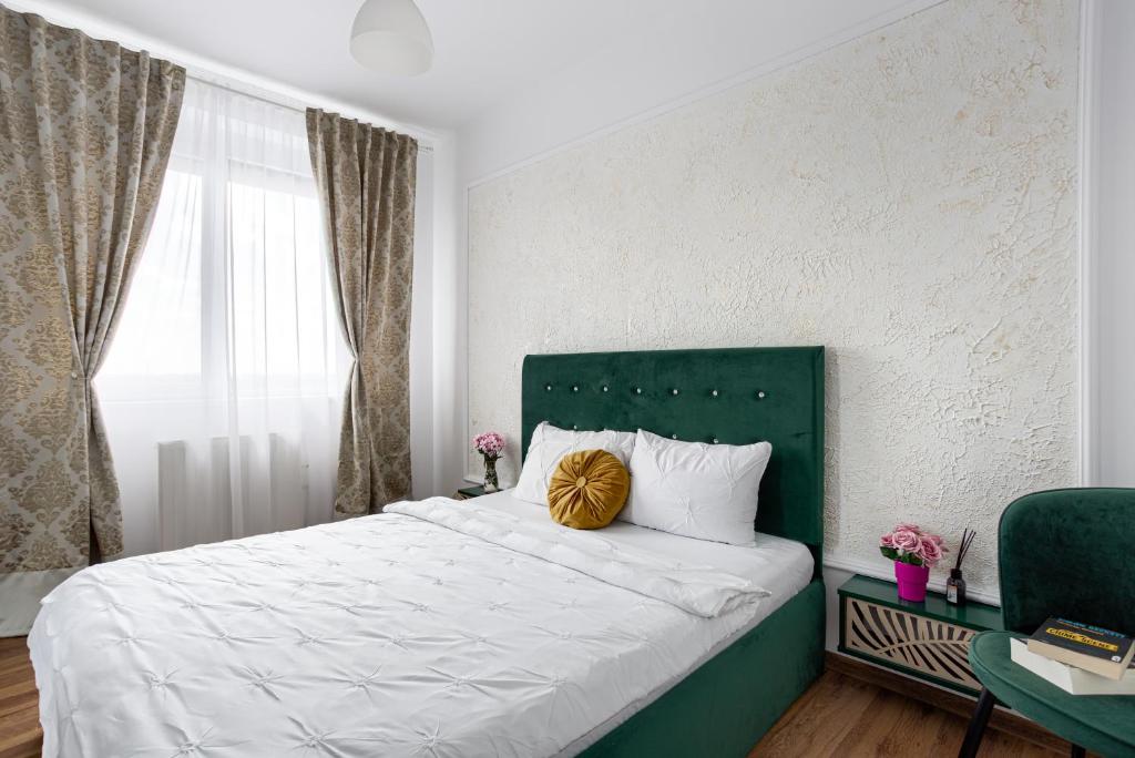 ARI Yellow Apartment with Panoramic Views