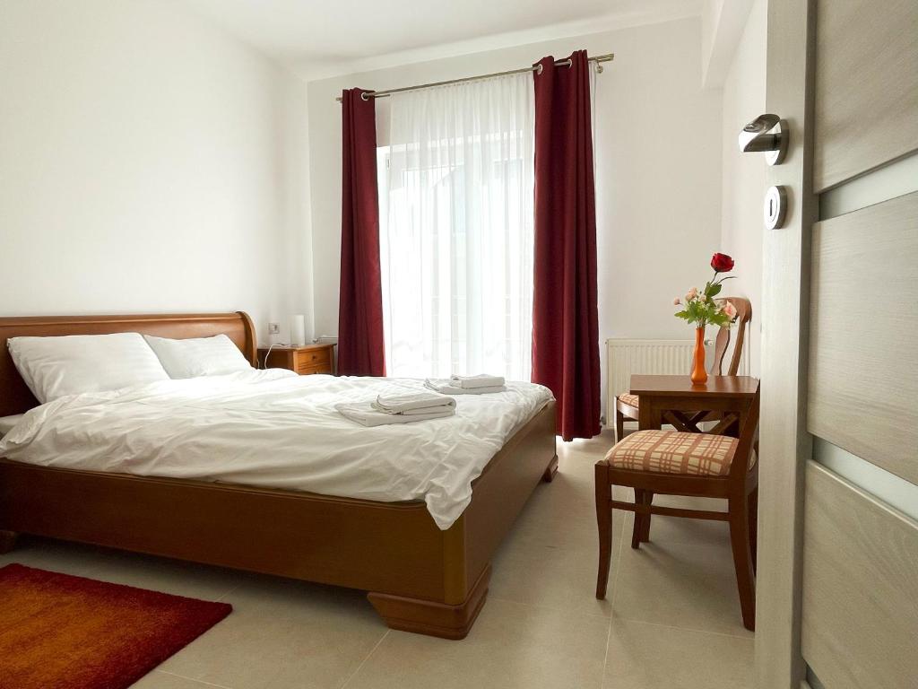 Bella Vista Red Apartment