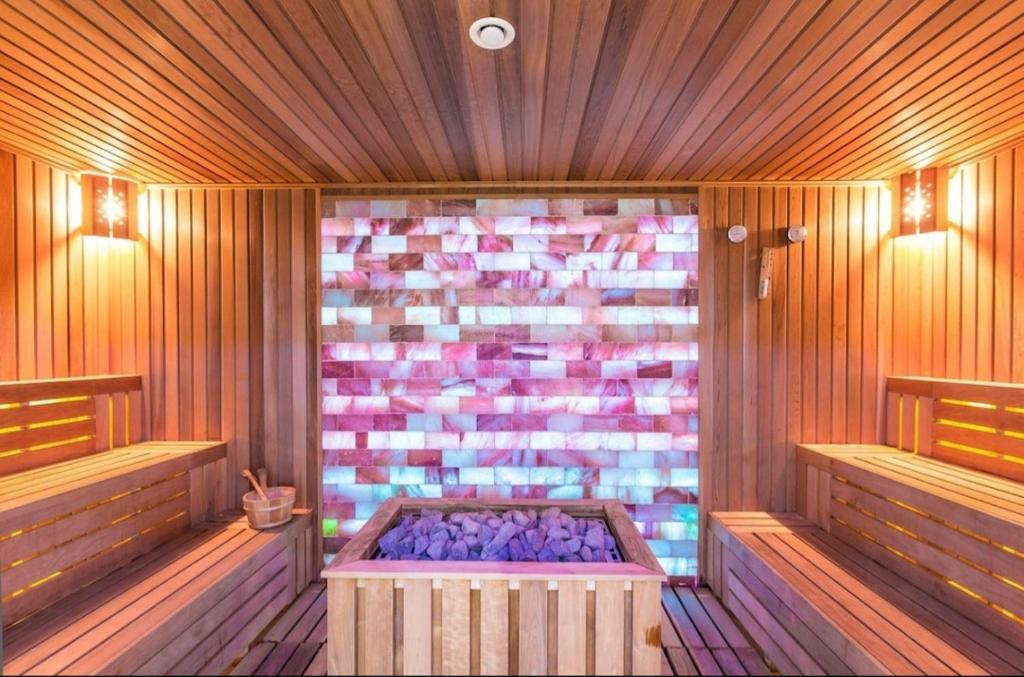 CENTRAL CHIC APARTAMENT with SPA and GYM