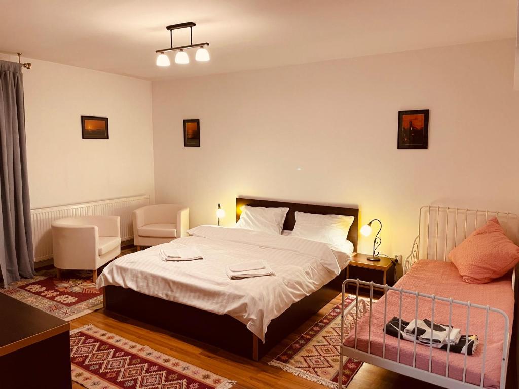 Cheerful 4-bedroom & kids friendly home