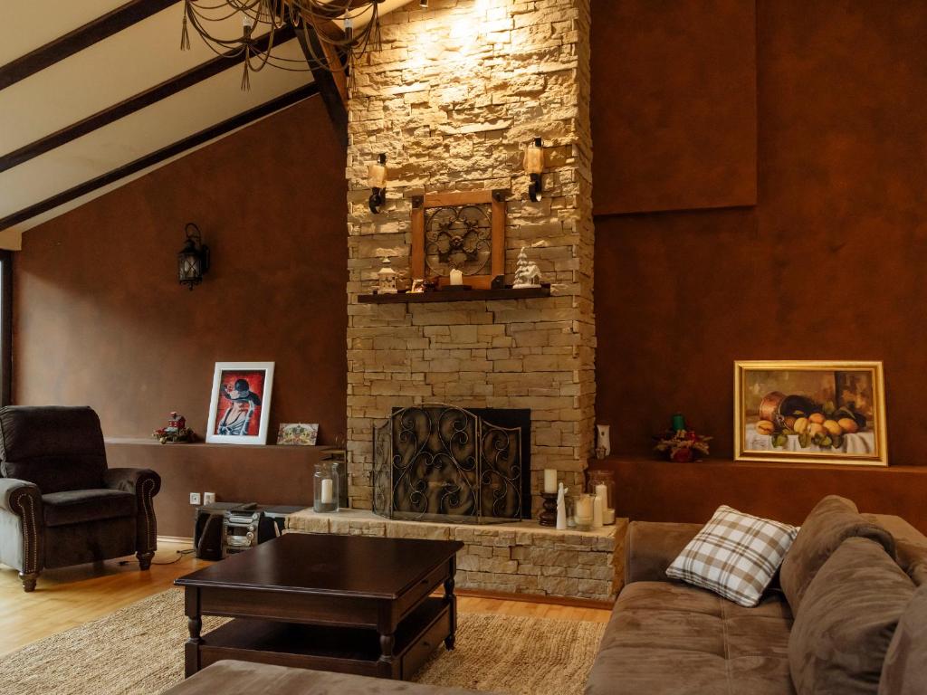 Constellation Loft Colina Marei with fireplace, xBox & baby crib