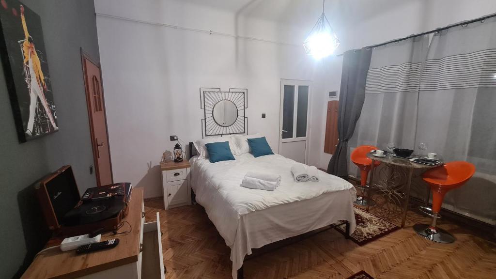 Cozy studio in noble house main square