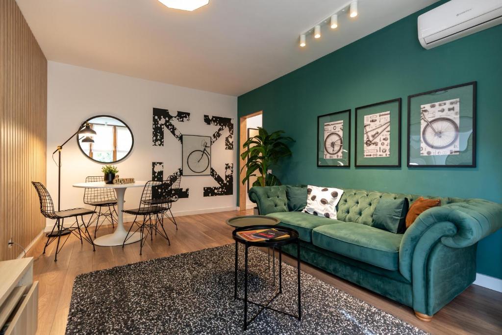 Downtown Retreat: Spacious 2-BR by Unirii Square