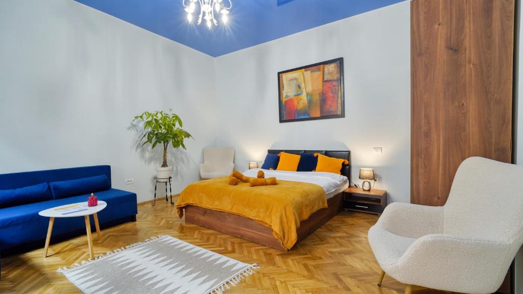 2 Bedroom OldTown Mountain View Apartment with private terrace and high ceilings rooms