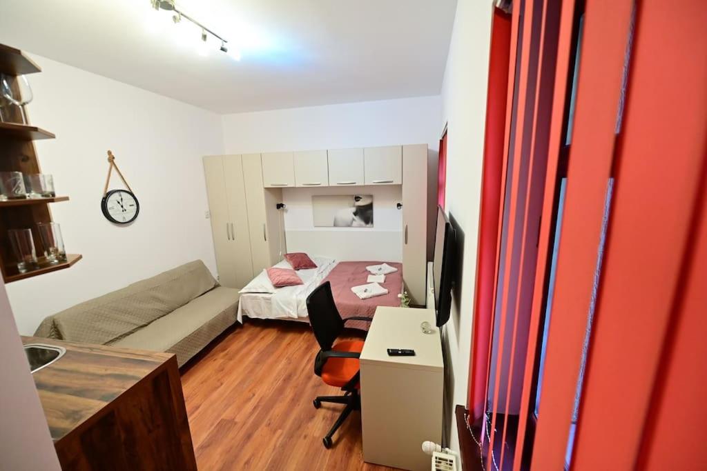 FLH - Bright and Cozy Studio