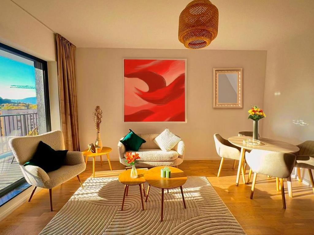 Golden Beryl by Selestate - Luxury & Mountain View