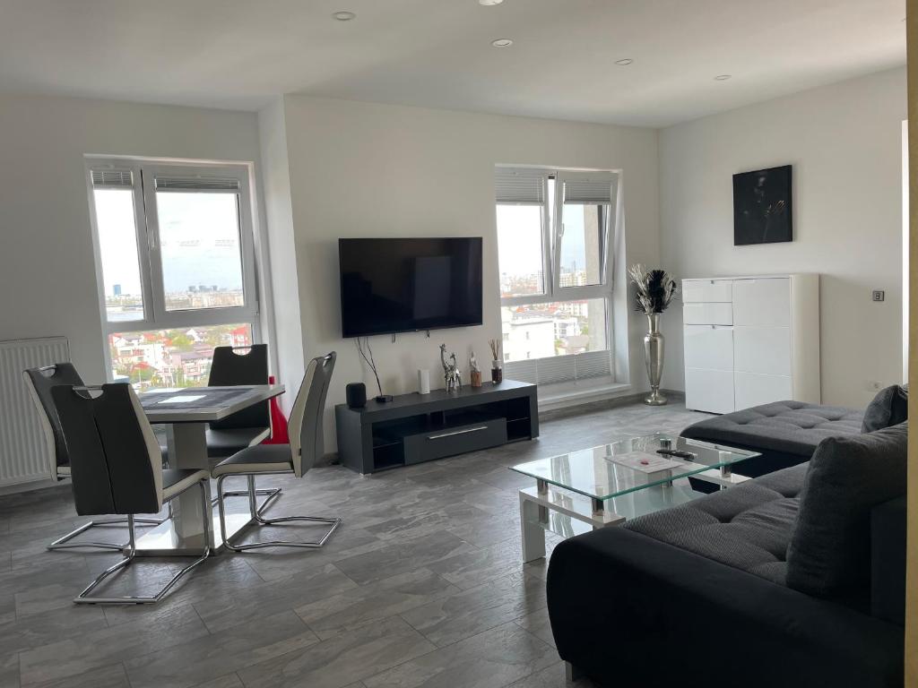 Lakeview 2 Room Penthouse Rooftop Terrace W15