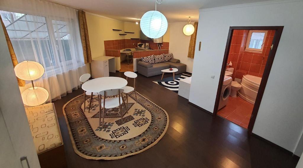 Lexington Apartments