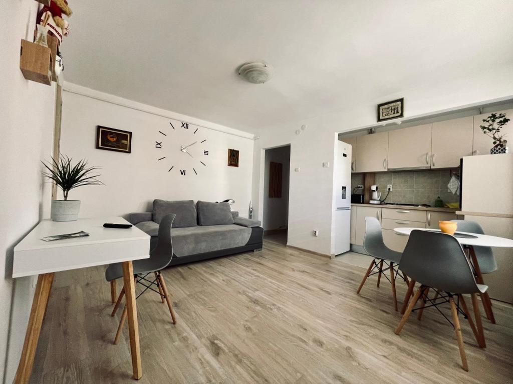 Lucas’s cozy apartment