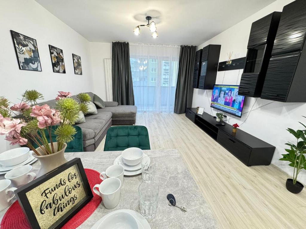 Luxury Glam Apartments Coresi Mall Area