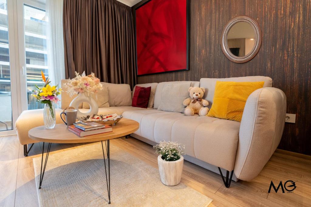 MoHost Wood - Apt with Balcony & Mountain View