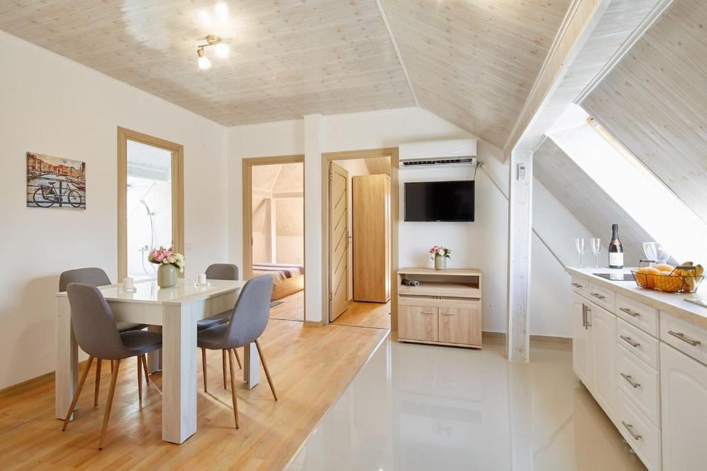 Two bedroom apartment by SquashTech - 1
