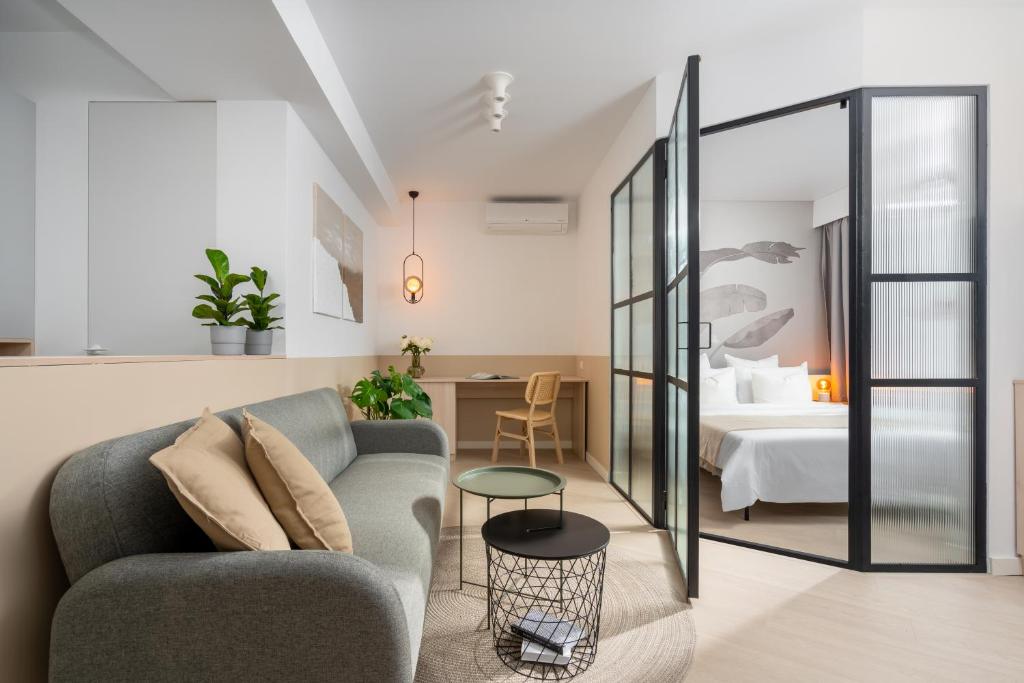 North by Urbanesq Cortina B