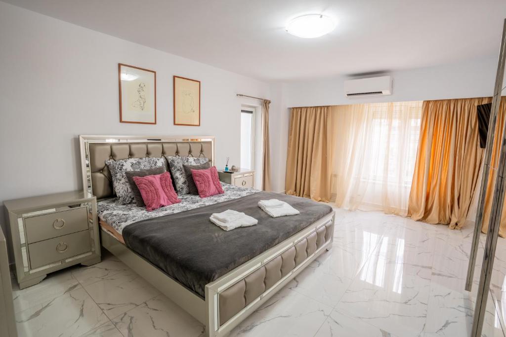 Quiet Marble Apt with Free Parking Spot Old Town