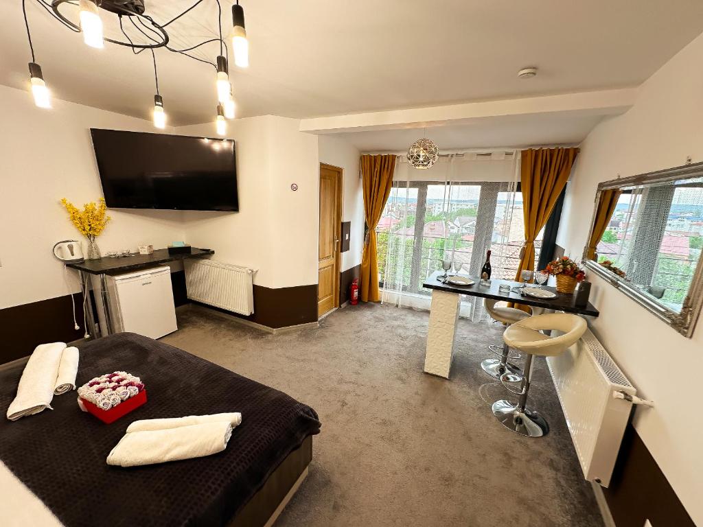 Elixir Central Studio with Balcony & Panoramic View