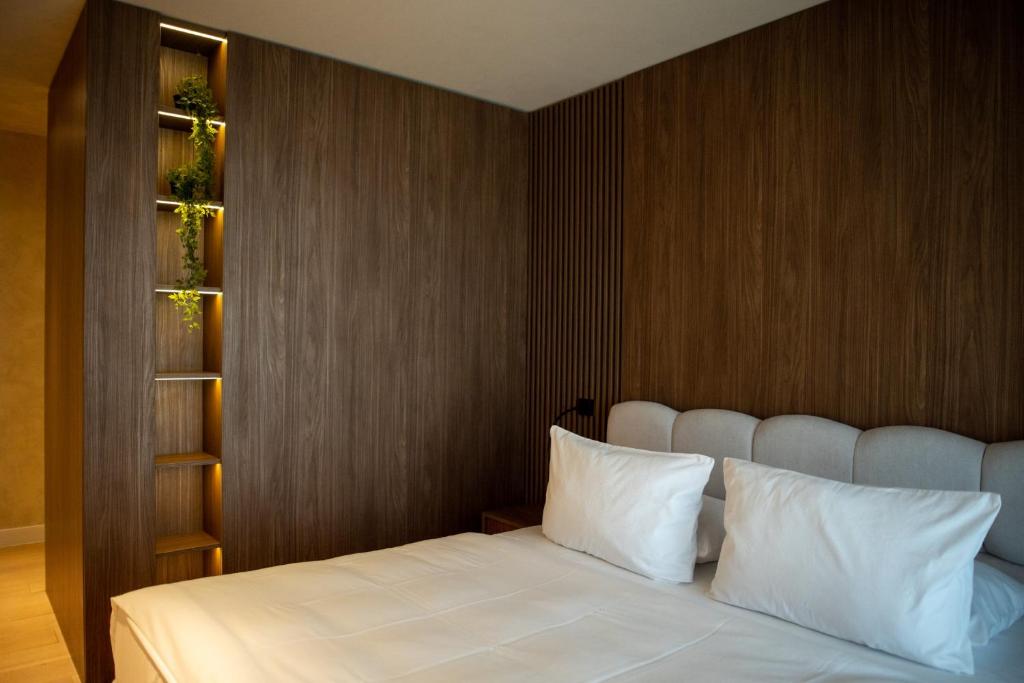 Penthouse Lebada Lake View