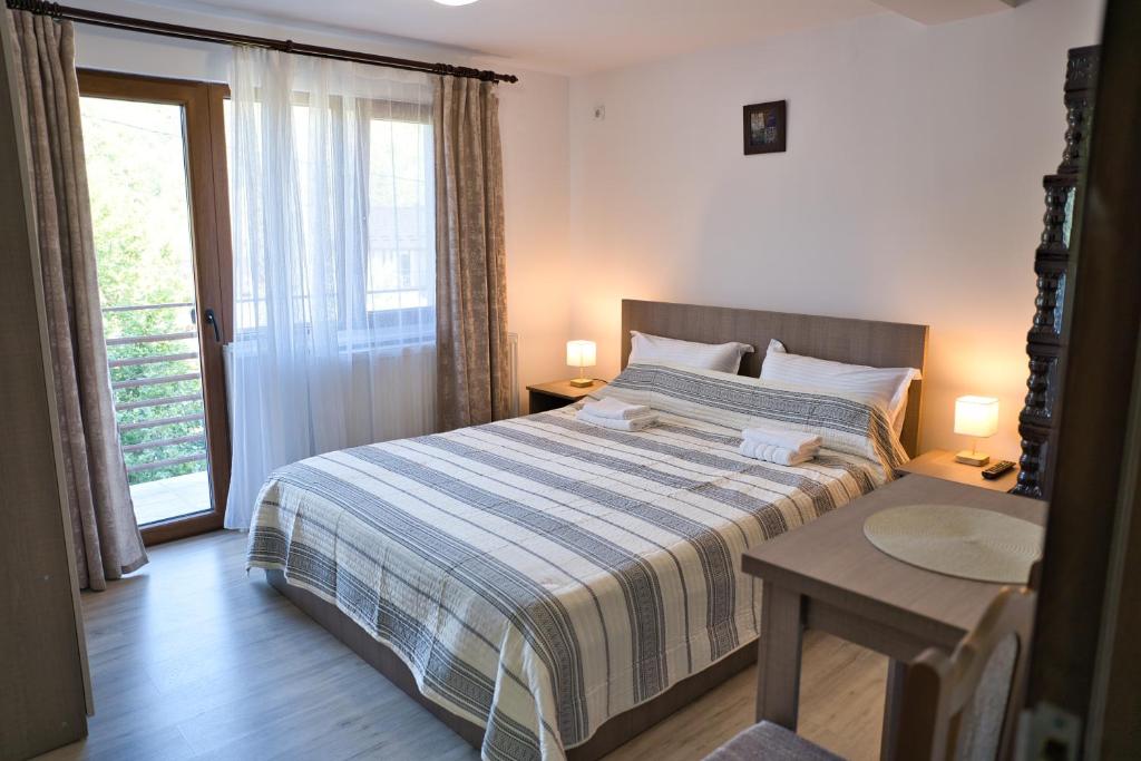 Perla Argesului, Ciubar, Piscina, Lift, Foisor, Gratar, Cabana, Vila, Cazare, Hotel, Pensiuni Transfăgarasan Curtea de Arges
