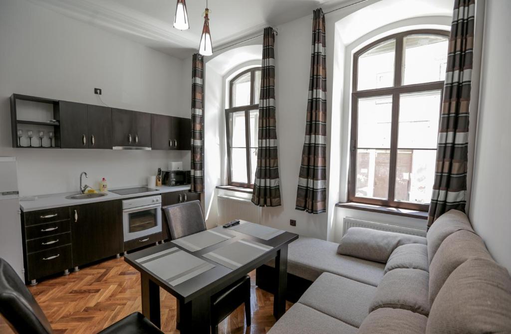 Poarta Schei Residence