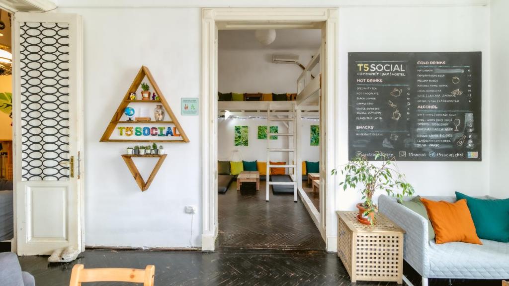 T5 Social