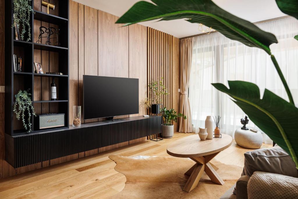 Pure Living Apartment w. Private parking