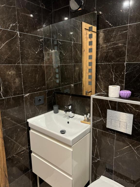 R&B Apartment 24