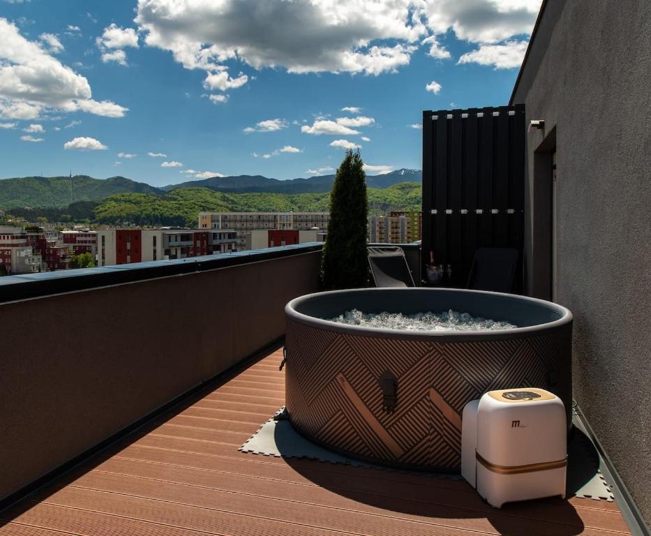 Skylark - Melbourne Penthouse with Jacuzzi & View