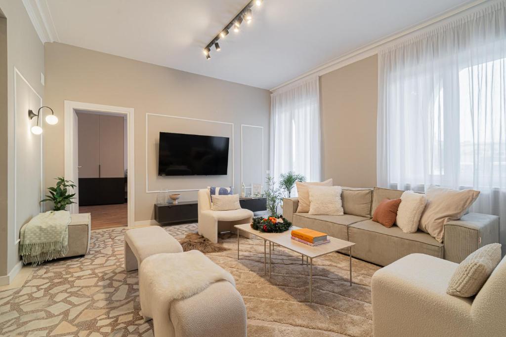 Loggia & Luxe 5BR Penthouse in Universitatii Area