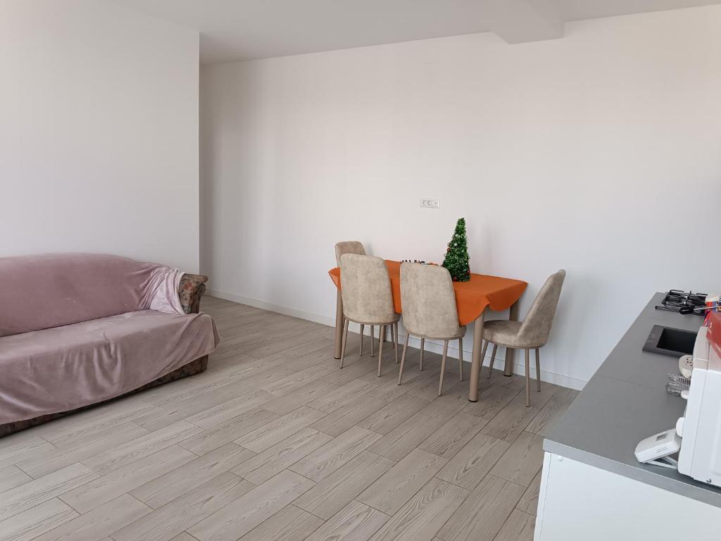 Apartament 2 camere, bloc nou, lângă Promenada Moll, capacitate 4 persoane