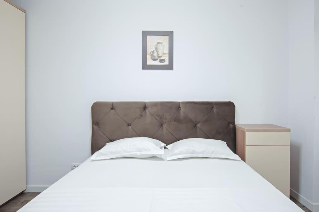 Velvet Snug - center